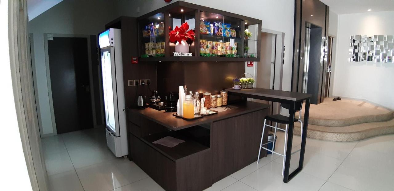 The Square Hotel Skudai Esterno foto