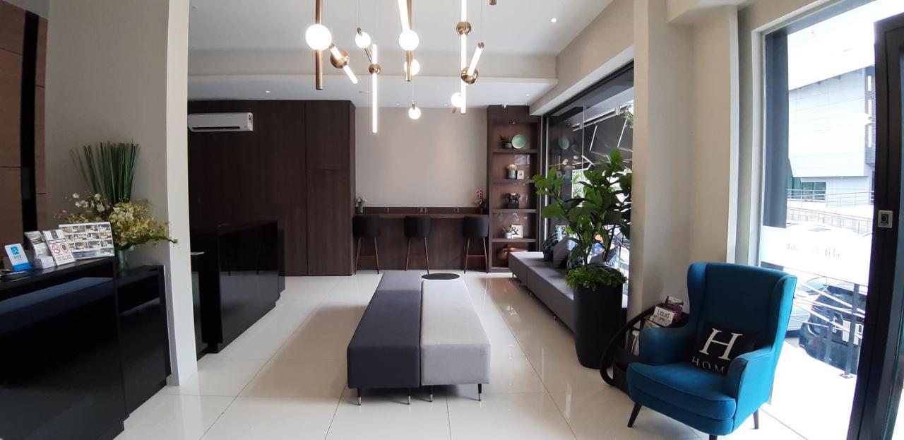 The Square Hotel Skudai Esterno foto